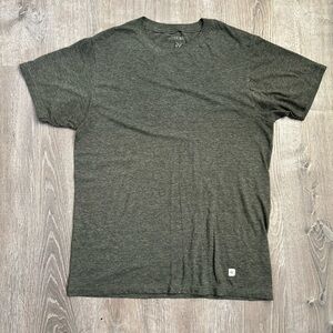 Men’s gray t-shirt